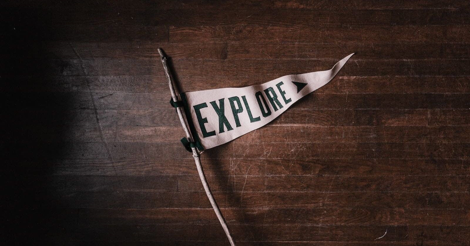 white Explore flag - indicating an explorer